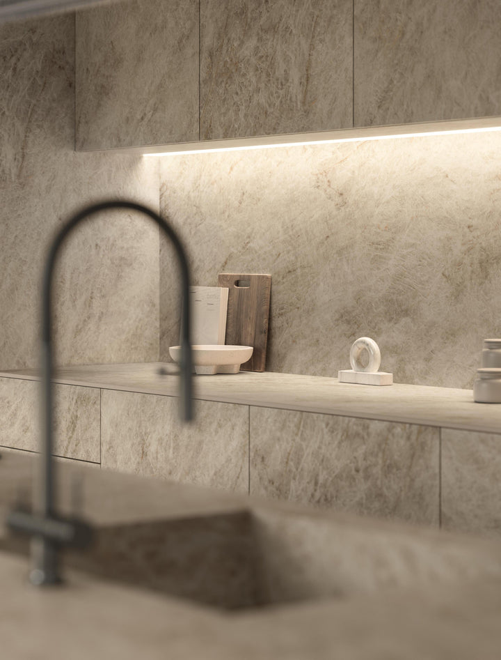 Marvel Epic Taj Mahal Noisette porcelain slab in an Atlas Plan interior